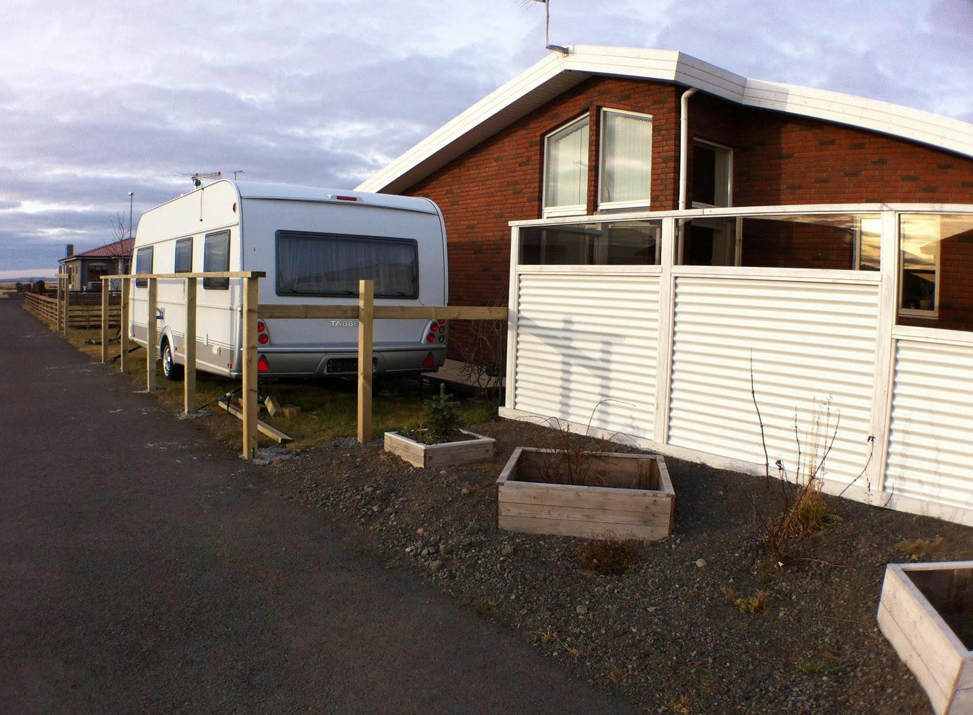 Guesthouse Bjarney Selfoss Bagian luar foto