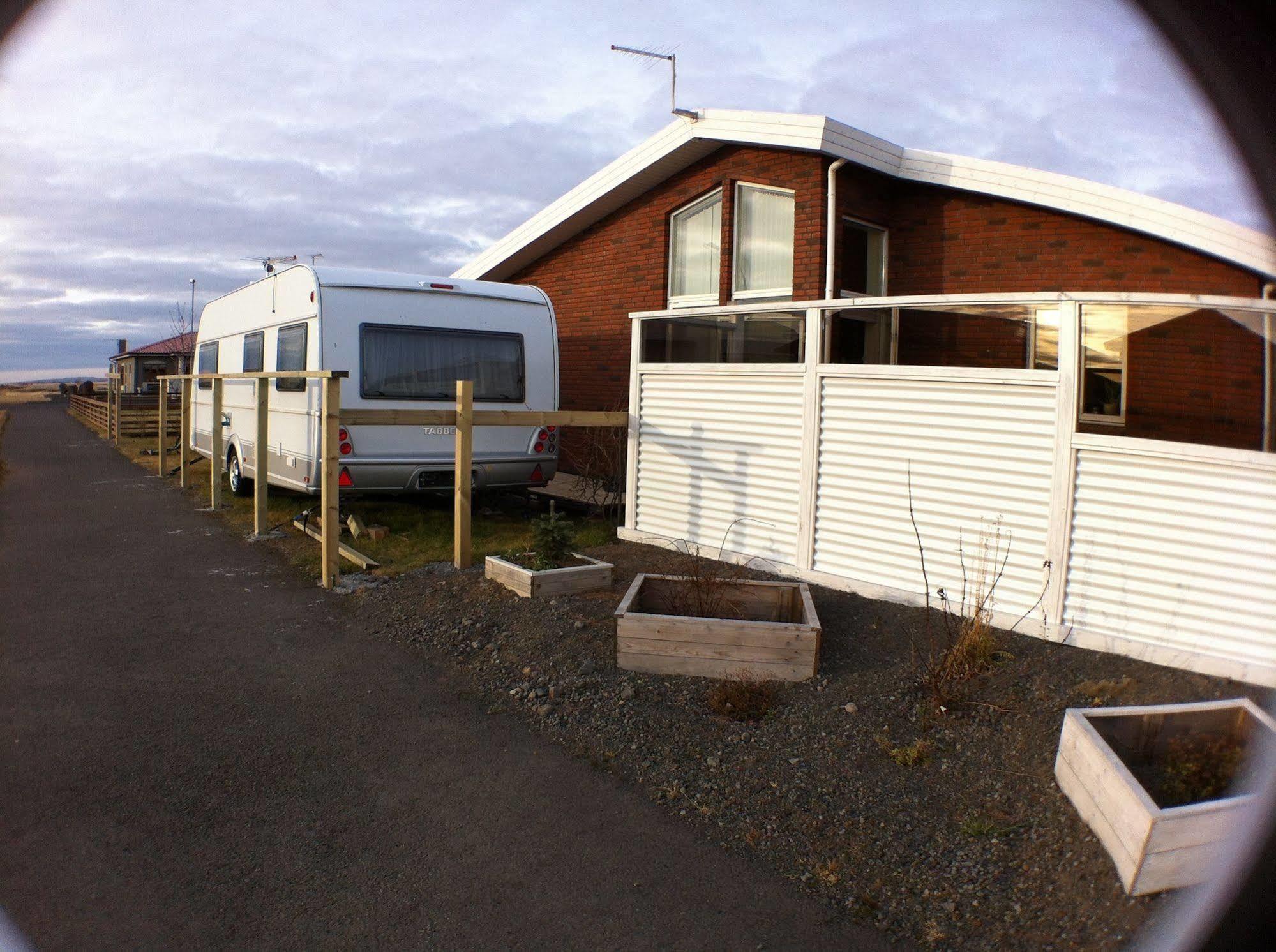 Guesthouse Bjarney Selfoss Bagian luar foto